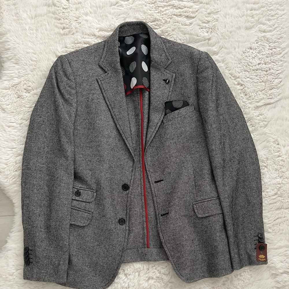 Elegant Gray Men's Blazer with Red Accents